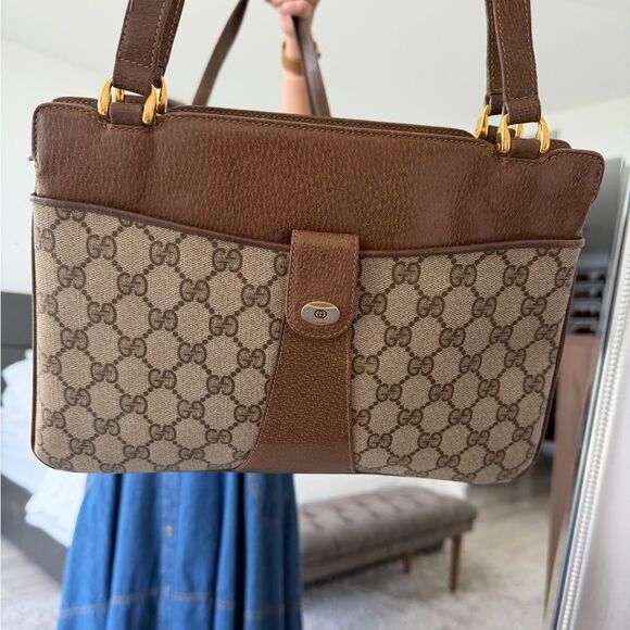 Vintage Gucci Canvas and Leather shoulder Bag - Picture 14 of 17